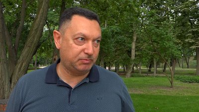 Співає пісні та заробляє гроші для ЗСУ: у Чернігові хлопчик назбирав майже 60 тисяч гривень Співає пісні та заробляє гроші для ЗСУ: у Чернігові хлопчик назбирав майже 60 тисяч гривень