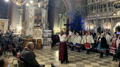 Різдвяний концерт Закарпатського народного хору відбувся в Кафедральному соборі в Ужгороді Різдвяний концерт Закарпатського народного хору відбувся в Кафедральному соборі в Ужгороді