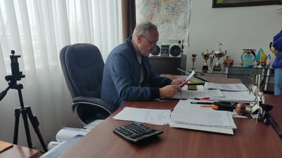 Через автомобіль, який придбала одна із сільрад на Полтавщині, люди влаштували акцію протесту Через автомобіль, який придбала одна із сільрад на Полтавщині, люди влаштували акцію протесту
