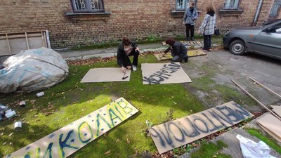 В місті на Волині вивісили плакати на підтримку окупованих міст України В місті на Волині вивісили плакати на підтримку окупованих міст України