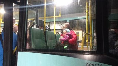 "Зеленим коридором" з Енергодара до Запоріжжя виїхали понад 600 жінок та дітей