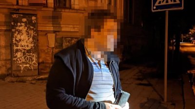 У Франківську п'яний водій поцупив дорожній знак У Франківську п'яний водій поцупив дорожній знак