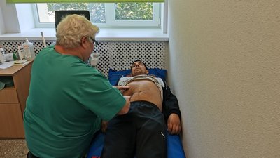 "Робота така, що треба вчитися постійно": понад 30 років працює лікарем Петро Федорина із Полтави "Робота така, що треба вчитися постійно": понад 30 років працює лікарем Петро Федорина із Полтави