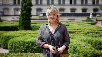 "Держава говорить з тобою українською і ти захищаєш її українською". Інтерв'ю з Оленою Стяжкіною "Держава говорить з тобою українською і ти захищаєш її українською". Інтерв'ю з Оленою Стяжкіною