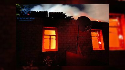 Пізно виявив пожежу: на Чернігівщині горів гараж, авто, худоба та господарчі будівлі Пізно виявив пожежу: на Чернігівщині горів гараж, авто, худоба та господарчі будівлі