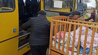 Вихованців дитячого будинку-інтернату на Одещині під час війни перевели в інший заклад соцзахисту Вихованців дитячого будинку-інтернату на Одещині під час війни перевели в інший заклад соцзахисту