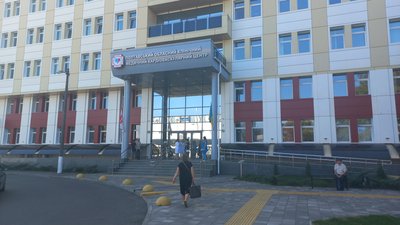 Полтавський обласний клінічний медичний кардіоваскулярний центр. Головний вхід Полтавський обласний клінічний медичний кардіоваскулярний центр. Головний вхід