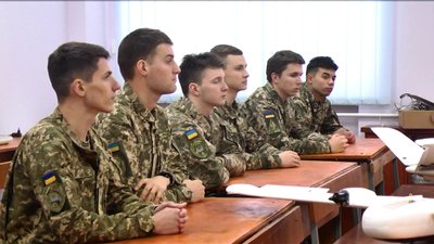 Вінницьких студентів навчатимуть керувати безпілотним літаком Вінницьких студентів навчатимуть керувати безпілотним літаком