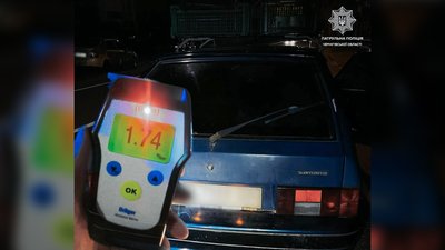 Рівень алкоголю перевищував норму майже у 9 разів: патрульні зупинили п'яного водія