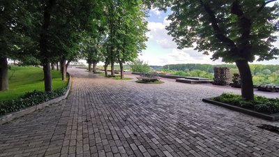 У Чернігові на Валу почали переносити гармати У Чернігові на Валу почали переносити гармати