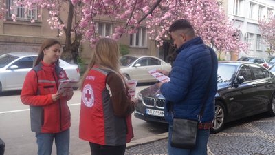 В Ужгороді організація Товариства Червоного Хреста України провела акцію до Дня здоров’я В Ужгороді організація Товариства Червоного Хреста України провела акцію до Дня здоров’я