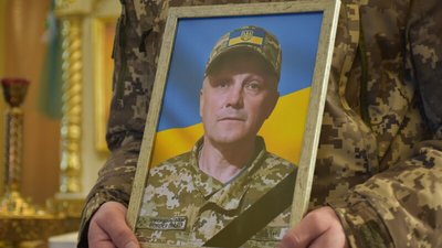 У Луцьку попрощалися з батьком трьох дітей, захисником Тарасом Горобцем У Луцьку попрощалися з батьком трьох дітей, захисником Тарасом Горобцем