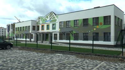 У Франківську батьки дошкільнят добу стояли у черзі до ЦНАПу, щоб записати дітей у садок У Франківську батьки дошкільнят добу стояли у черзі до ЦНАПу, щоб записати дітей у садок