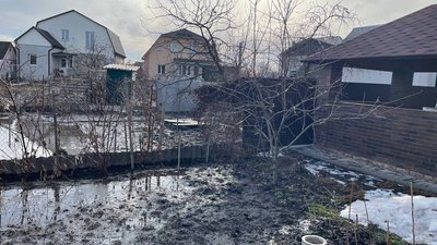 "Вода підійшла мало не до хати". У жителів Басів у Сумах підтоплені двори "Вода підійшла мало не до хати". У жителів Басів у Сумах підтоплені двори