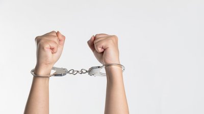 Знущався з батька. На Прикарпатті чоловіка арештували на п’ять місяців