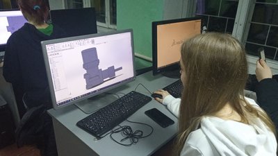 Безпілотник для Збройних сил України розробляють вихованці інженерного гуртка з Малина на Житомирщині Безпілотник для Збройних сил України розробляють вихованці інженерного гуртка з Малина на Житомирщині