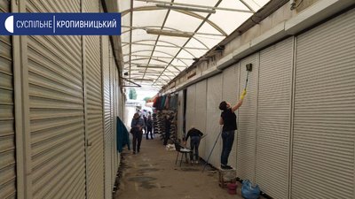 Як готується до відкриття частина "Колгоспного" ринку, де торгують непродовольчими товарами