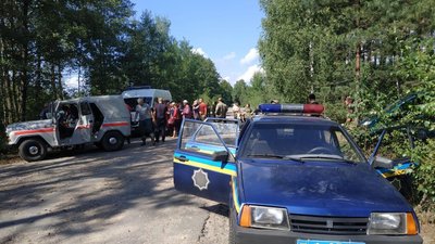 П'ять днів у лісі: на Рівненщині зниклу бабусю знайшли за три кілометри від дому П'ять днів у лісі: на Рівненщині зниклу бабусю знайшли за три кілометри від дому