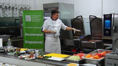 У Сєвєродонецьку провели майстер-клас з приготування їжі для школярів У Сєвєродонецьку провели майстер-клас з приготування їжі для школярів