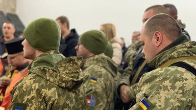 У Тернополі попрощалися із загиблим бійцем Олександром Пителем У Тернополі попрощалися із загиблим бійцем Олександром Пителем
