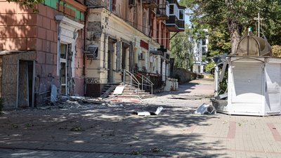 Обстріли Херсонщини, центр Херсона, вулиця