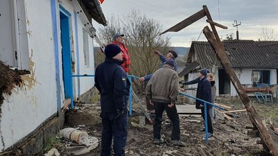 На Тернопільщині підраховують збитки, завдані обстрілом На Тернопільщині підраховують збитки, завдані обстрілом