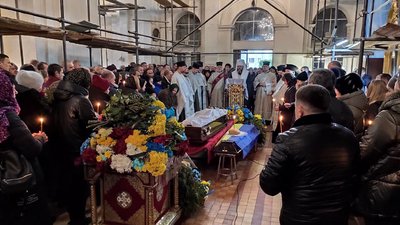 У Луцьку попрощалися з загиблим у Соледарі військовим Вадимом Гошком