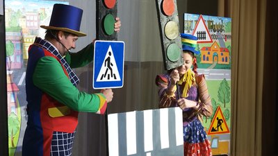 "Пригоди у країні Світлофорії": у черкаському драмтеатрі готуються до прем’єри "Пригоди у країні Світлофорії": у черкаському драмтеатрі готуються до прем’єри