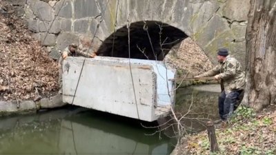 У парку "Софіївка" на Черкащині прорвало дамбу. Що відомо У парку "Софіївка" на Черкащині прорвало дамбу. Що відомо