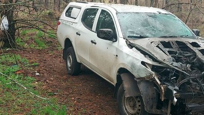 Пошкоджене авто поліції після удару дроном