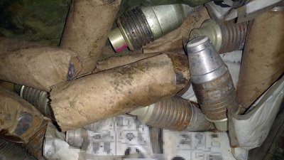 Боєприпаси, які знайшли на подвір'ї жителя Радомишльської громади Боєприпаси, які знайшли на подвір'ї жителя Радомишльської громади