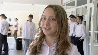 Вальс у дворі: як у волинському ліцею готуються до свята останнього дзвоника