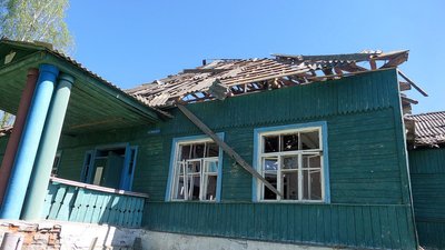"Почули свист і вибух. Було страшно". Наслідки обстрілу села Усок на Сумщині "Почули свист і вибух. Було страшно". Наслідки обстрілу села Усок на Сумщині