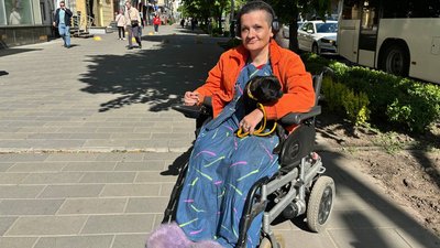 Пересування людей на кріслах колісних: реалії доступності в Житомирі Пересування людей на кріслах колісних: реалії доступності в Житомирі