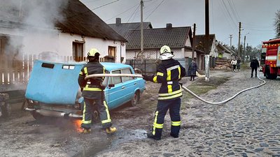 Пожежа в Маневичах, загорілося авто, горіла машина