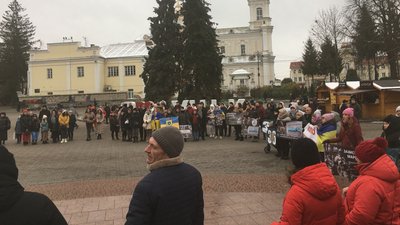 У Луцьку – акція на підтримку полонених захисників і медиків Маріуполя У Луцьку – акція на підтримку полонених захисників і медиків Маріуполя