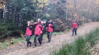 У Карпатах рятувальники допомогли спуститися з гори травмованій туристці