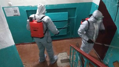 У Черкасах дезінфікували будинок, де живе жінка, яка повернулася з Італії У Черкасах дезінфікували будинок, де живе жінка, яка повернулася з Італії