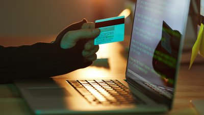 Робота у Чернігові: 44-річний чоловік втратив майже 145 тисяч гривень через шахраїв