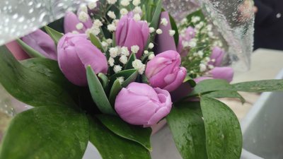 Святкові букети на квітковому ринку у Черкасах: назвали ціни