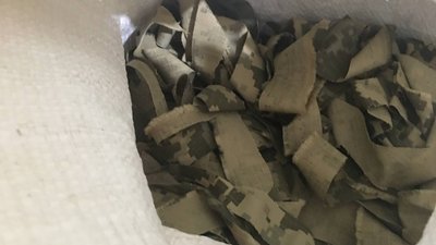 Вінницькі волонтери плетуть маскувальні сітки для бійців на Схід Вінницькі волонтери плетуть маскувальні сітки для бійців на Схід