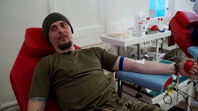 Хтось вперше, хтось – на постійній основі: у Чернігові військові задонатили кров для побратимів Хтось вперше, хтось – на постійній основі: у Чернігові військові задонатили кров для побратимів