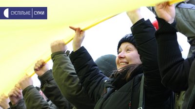Акція "Ланцюг Єдності" у Сумах: як все відбувалось у фото Акція "Ланцюг Єдності" у Сумах: як все відбувалось у фото