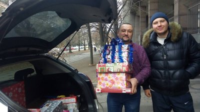 Запорізькі волонтери готують подарунки дітям загиблих воїнів