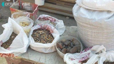 На Рівненщині - обшуки в організаторів "бурштинового бізнесу" На Рівненщині - обшуки в організаторів "бурштинового бізнесу"