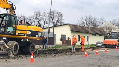 До кінця року відремонтують ділянку дороги "Київ — Чоп" від Ужгорода до КПП "Тиса" До кінця року відремонтують ділянку дороги "Київ — Чоп" від Ужгорода до КПП "Тиса"