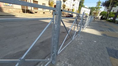 У Тернополі біля Архикатедрального храму УГКЦ встановили металеву огорожу