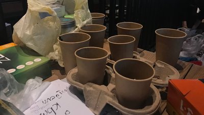 "Людей приходить сотні, тисячі". Як працює гуманітарний центр в Одеському ринку їжі
