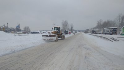 Дорожники Волині працюють в режимі економії: першочергово розчищають міжнародні автошляхи Дорожники Волині працюють в режимі економії: першочергово розчищають міжнародні автошляхи