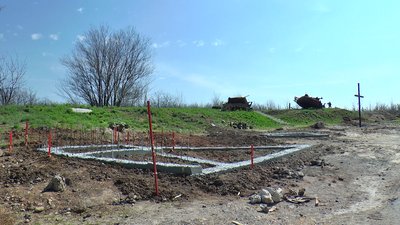 У прифронтовій Авдіївці реконструюють меморіал українським захисникам У прифронтовій Авдіївці реконструюють меморіал українським захисникам